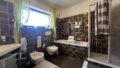 Wannenbad mit Dusche und Bidet OG