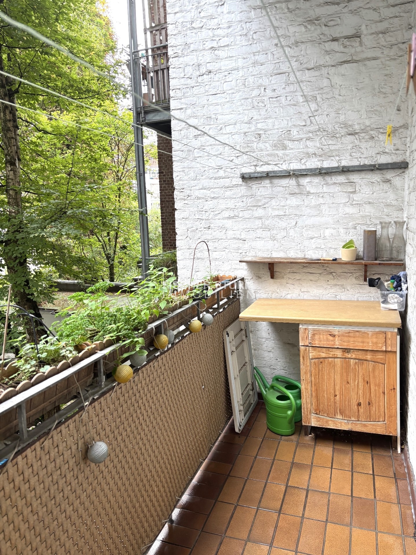 Ihr rückwärtiger Balkon