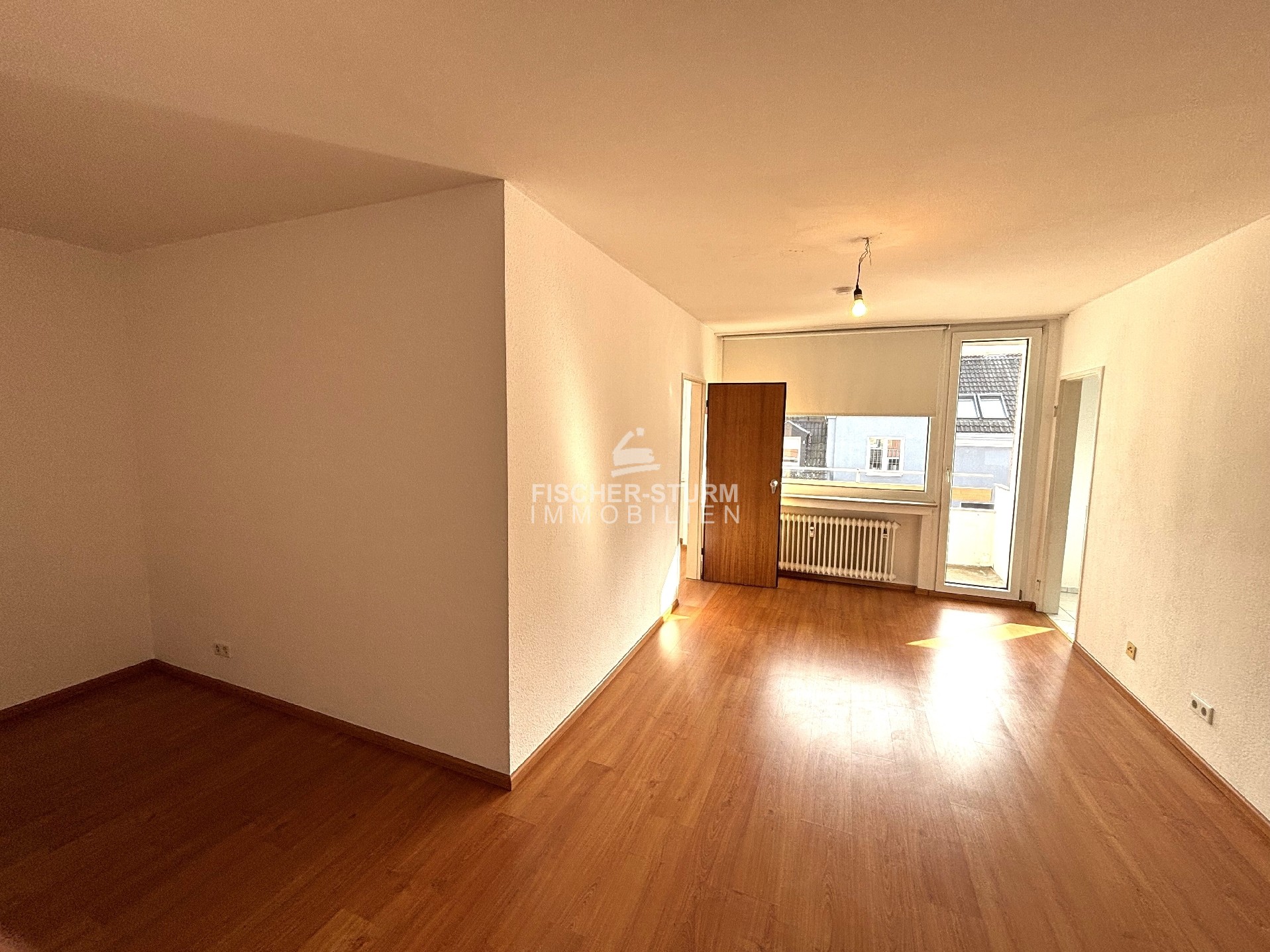 Wohnzimmer mit Balkon