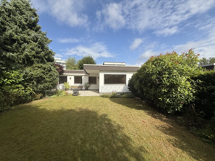 Grün umfriedeter Garten