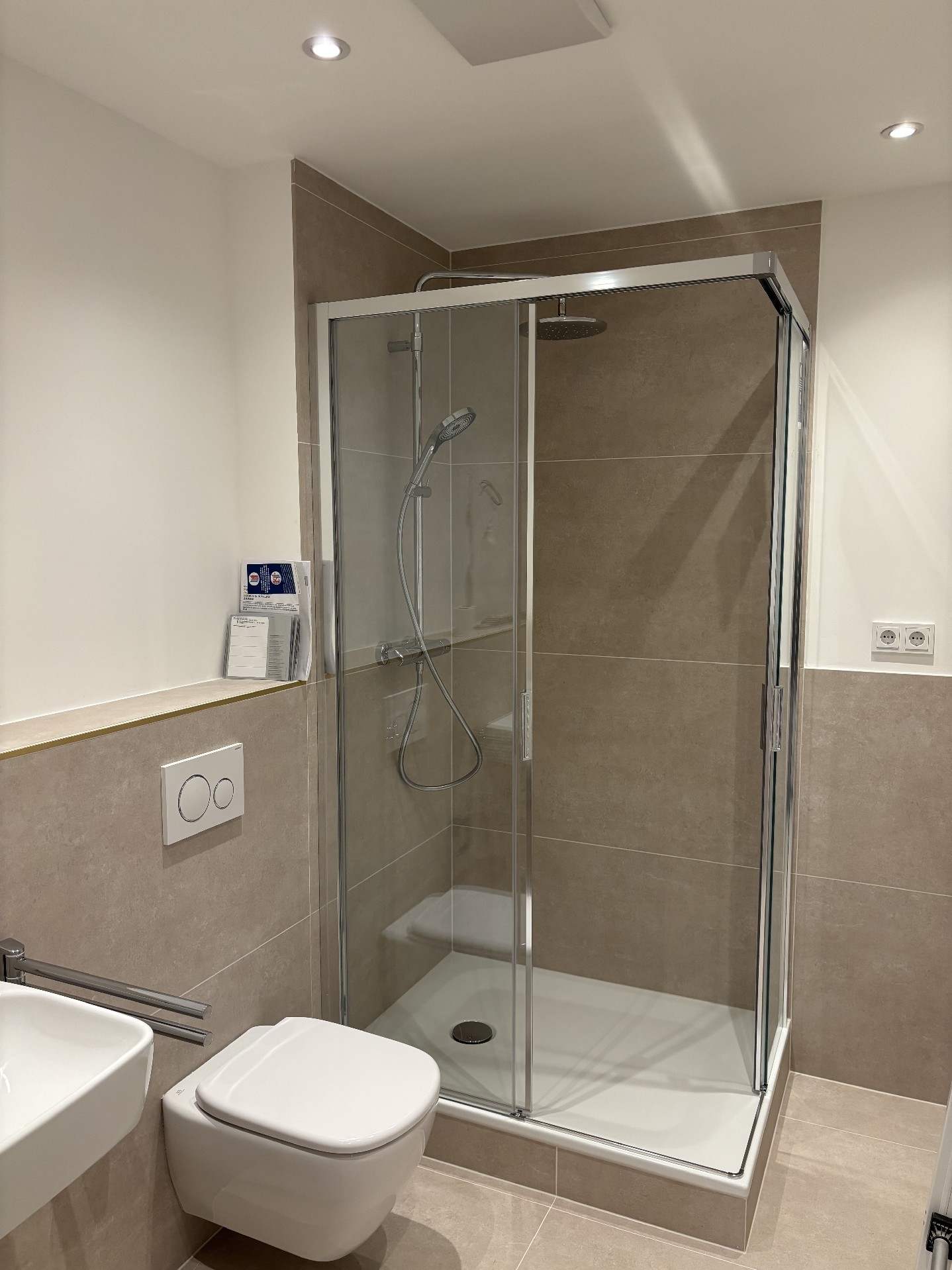 WC (sogar mit Dusche)