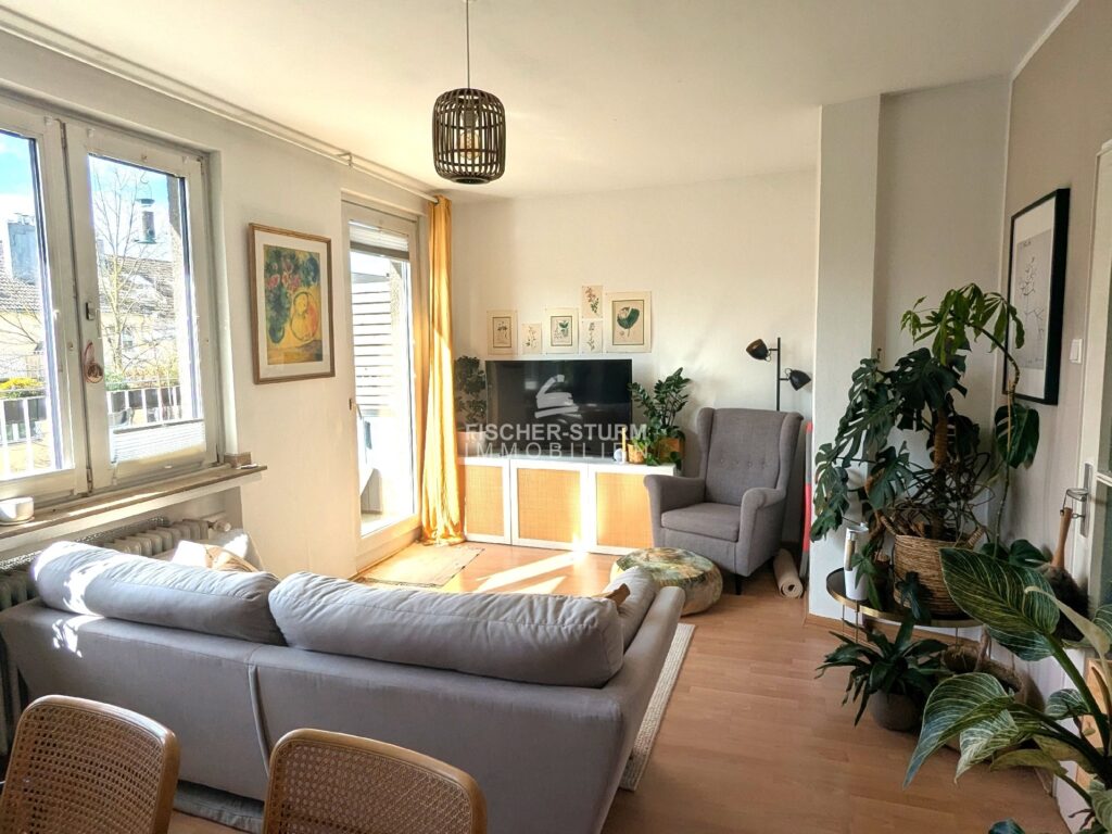 Wohnzimmer mit Balkon