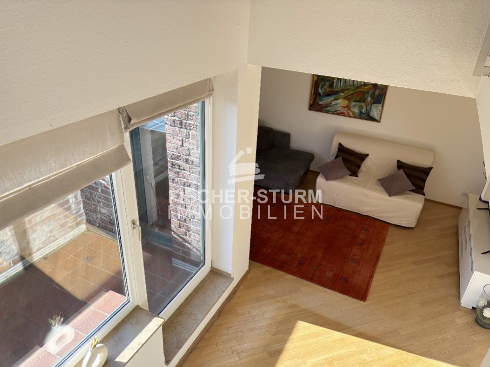 Wohnzimmer mit Balkon