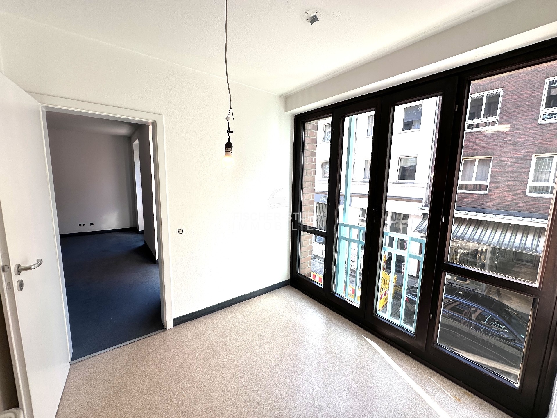 Essplatz -Blick zum Wohnzimmer