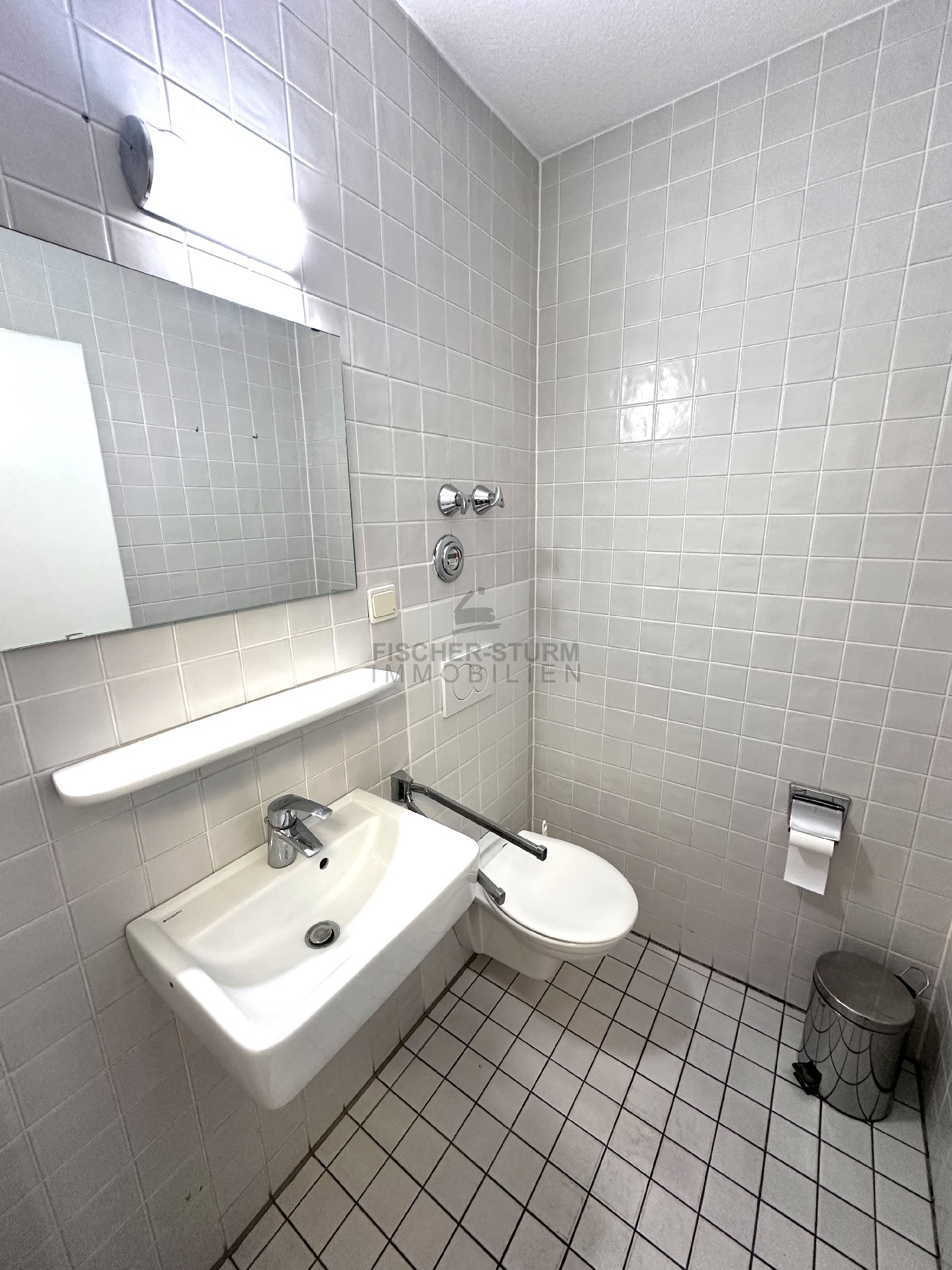 separates WC