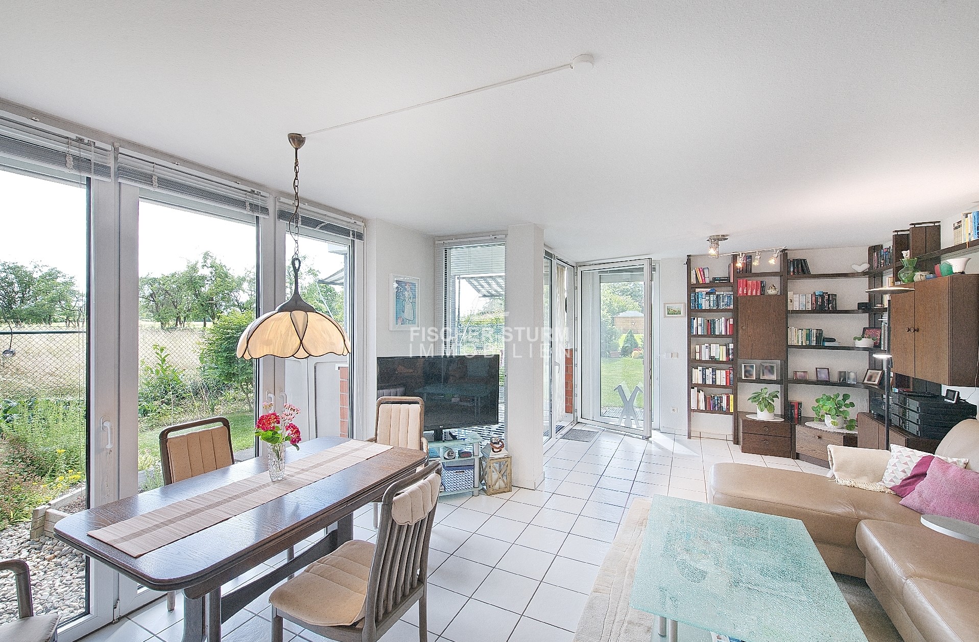 Wohnzimmer Blick zur Terrasse