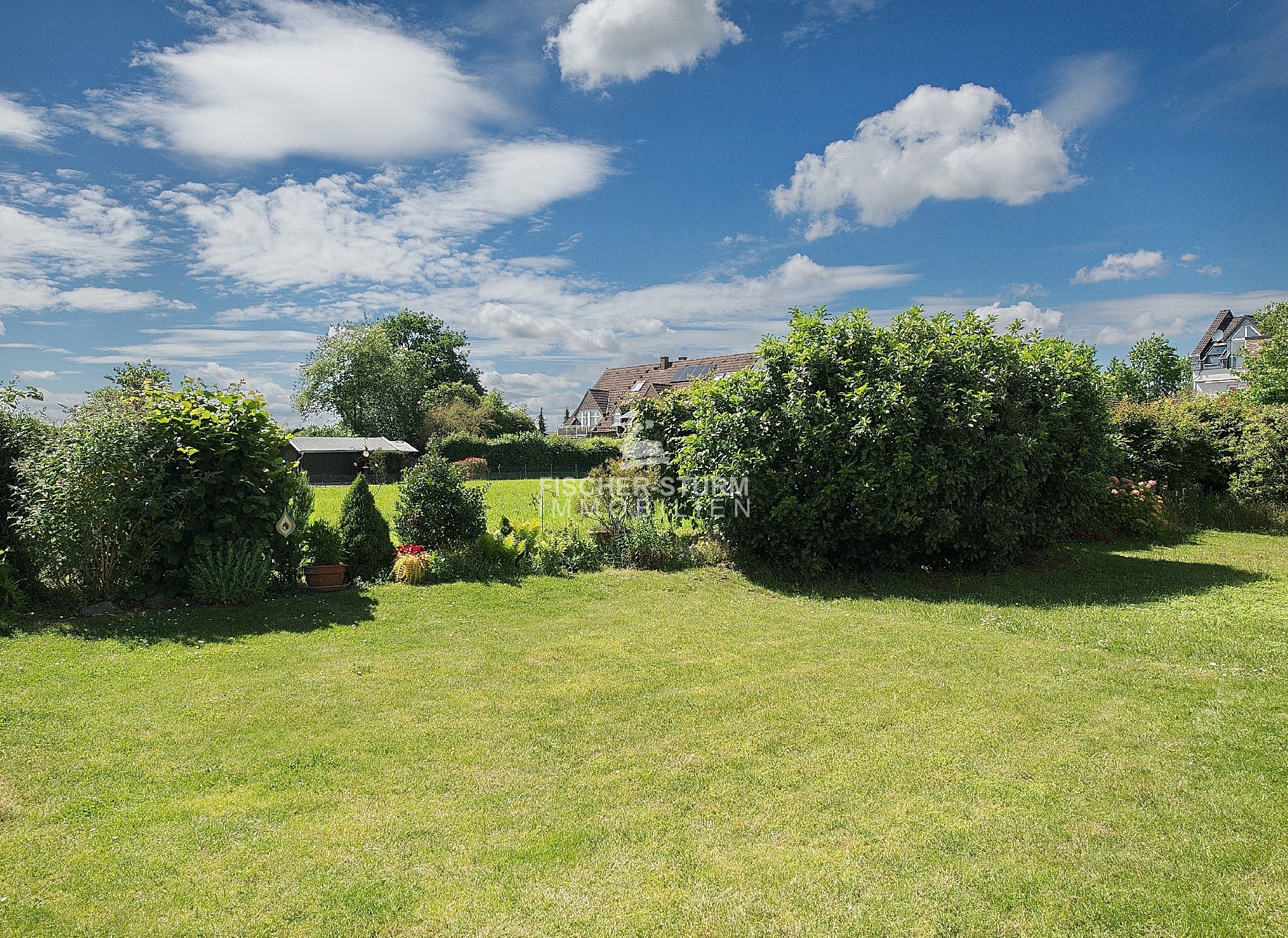 Blick in Garten und Natur