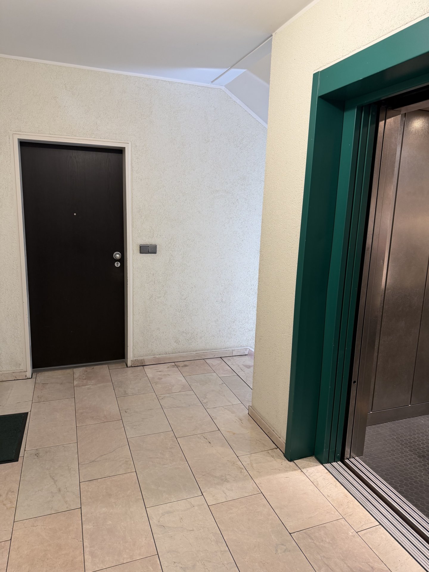 Treppenhaus mit Lift