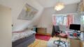 Schlafzimmer (DG)