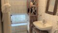 Wannenbad mit Fenster