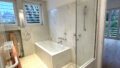 Bad mit Wanne + Dusche