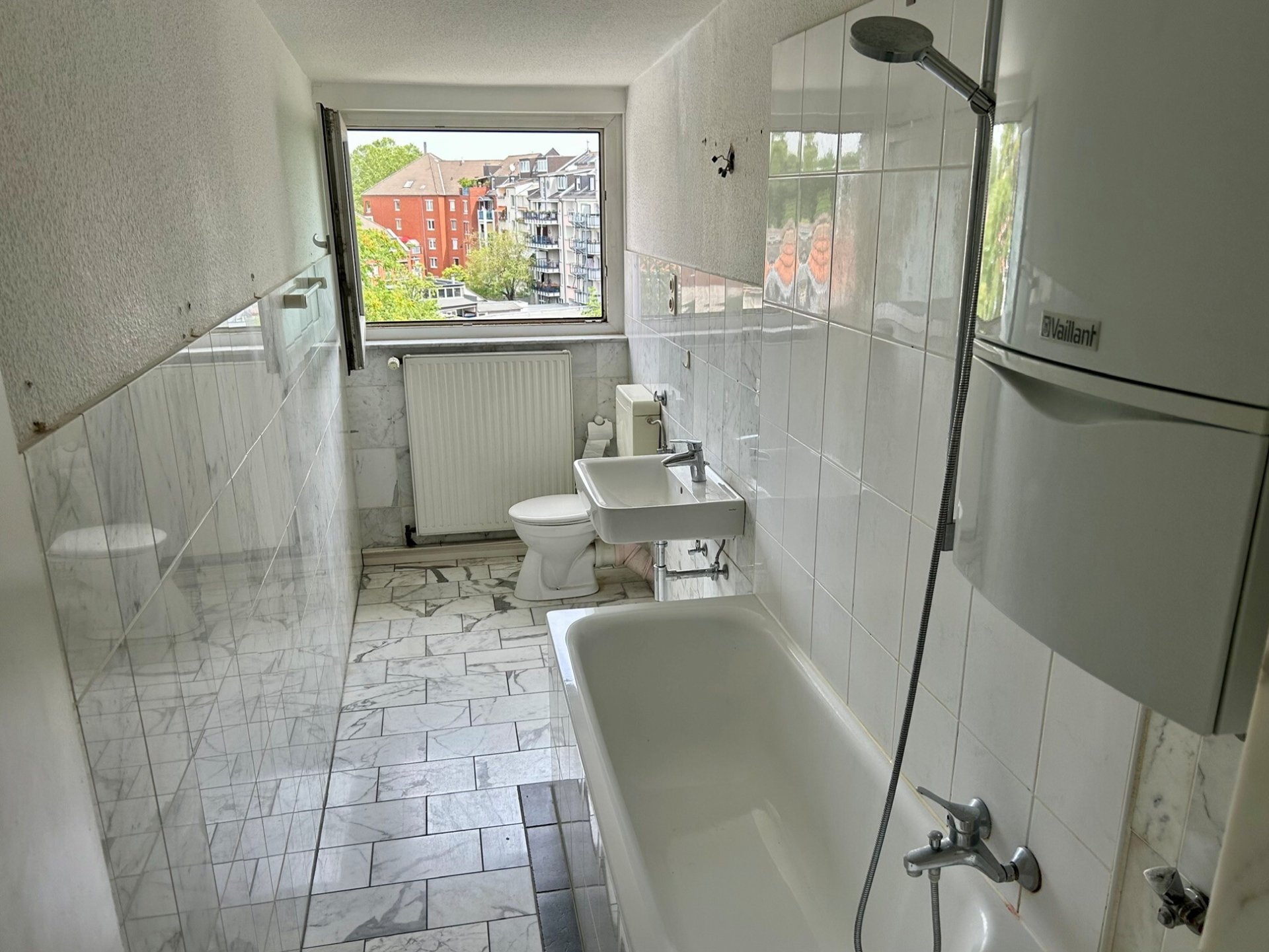 Wannenbad mit Fenster