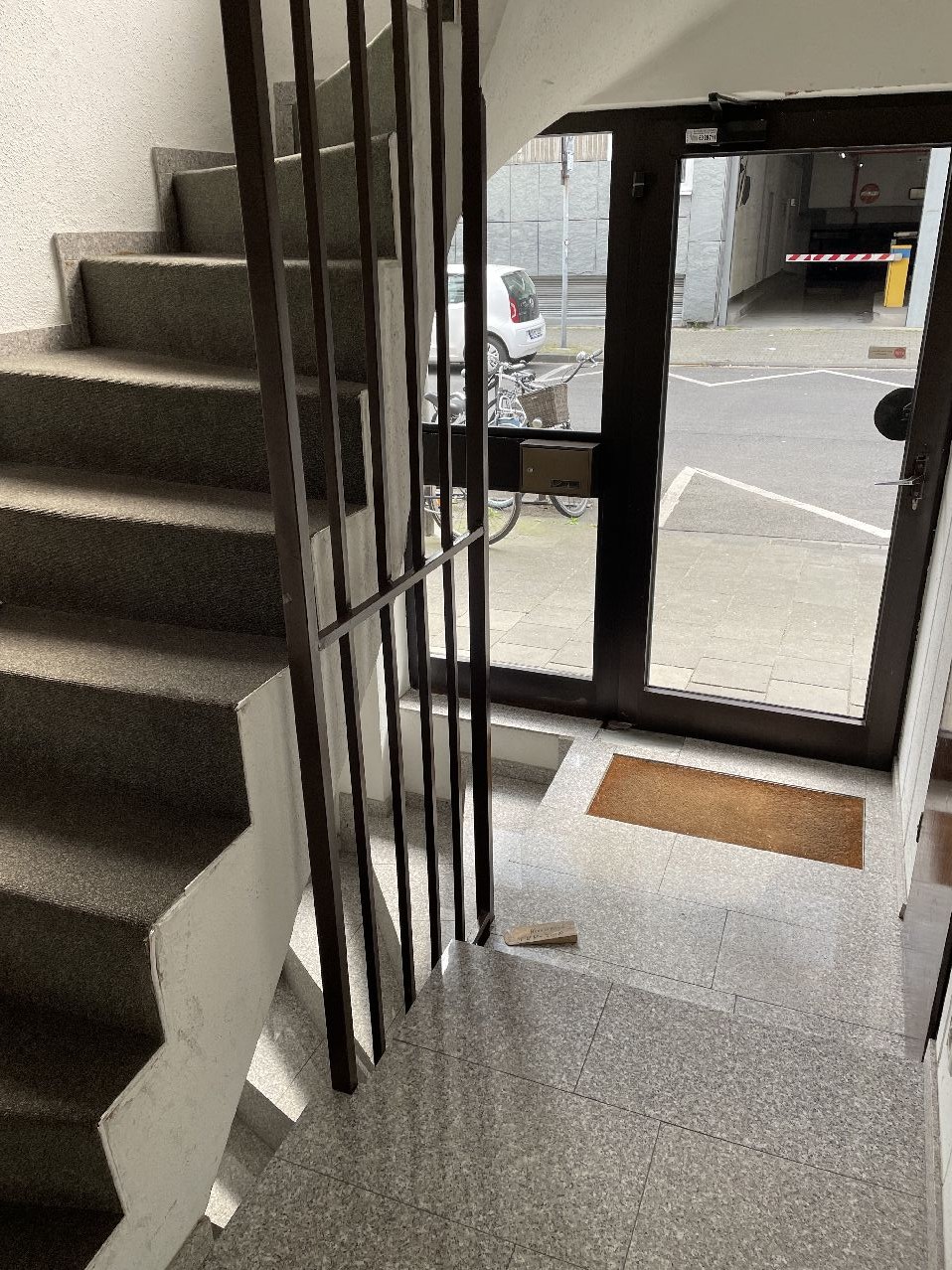Treppenhaus mit Lift