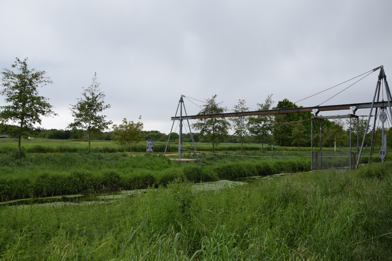 Radbrücke hinter dem Grundstück