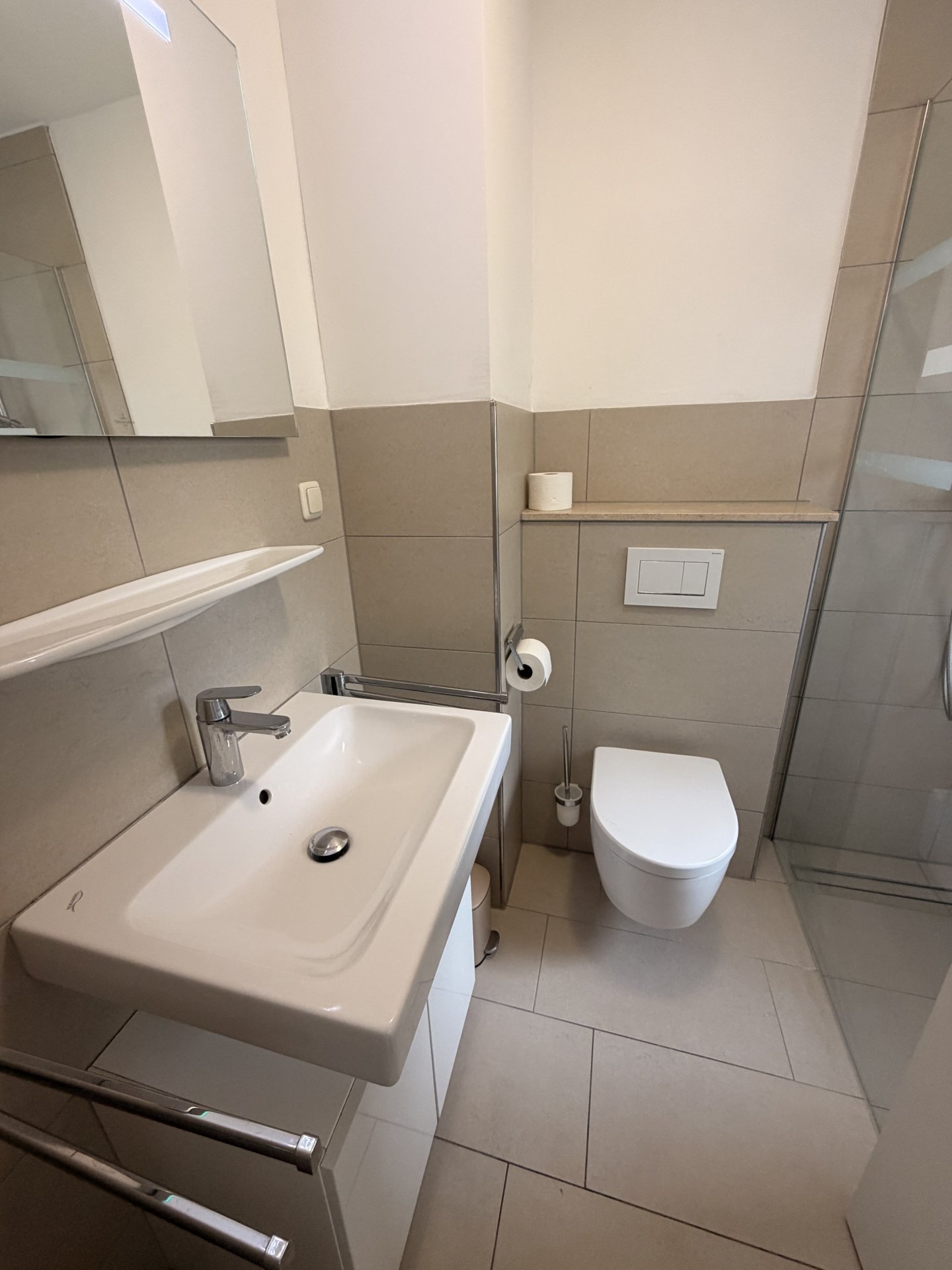 Gäste-WC mit Dusche