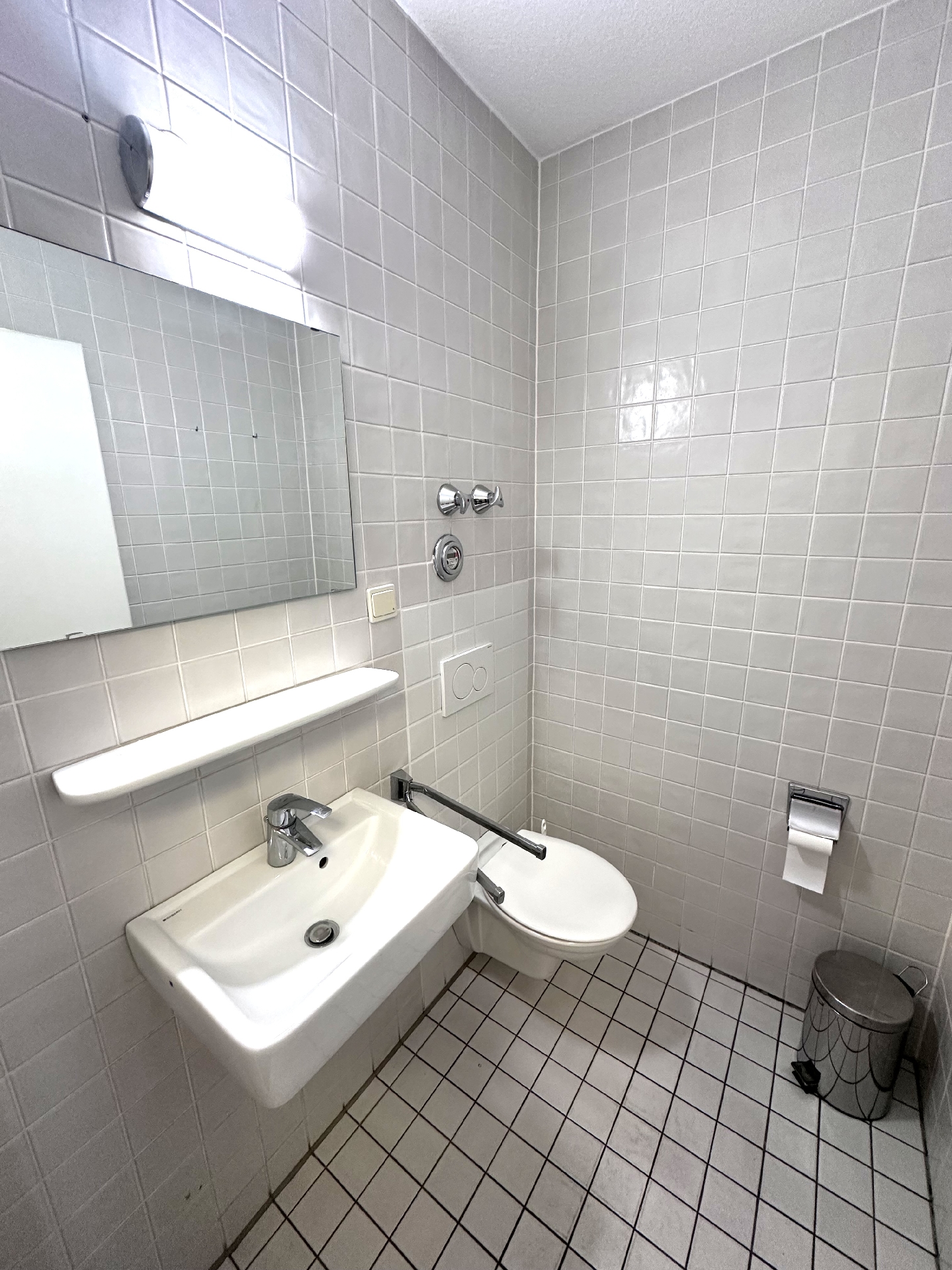 separates WC