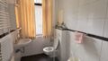 Badezimmer mit Dusche